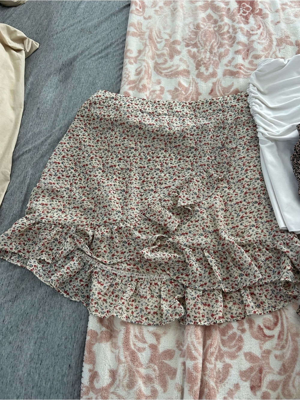 Floral Tiered Ruffle Women’s Shorts - Blue Multi - Picture 2 of 7
